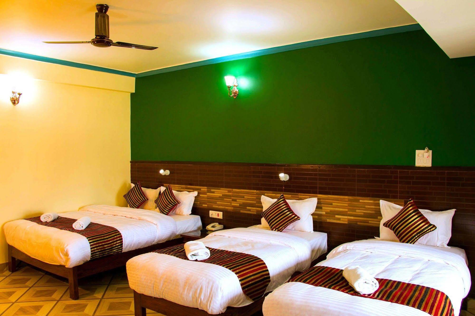 Hotel Adam Pokhara Exterior foto